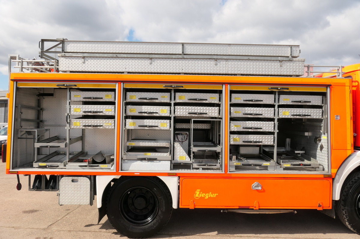 Fire truck MERCEDES-BENZ 1019 AF Rüstwagen 4x4 TOP ZUSTAND: picture 9