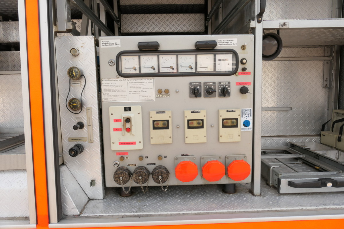 Fire truck MERCEDES-BENZ 1019 AF Rüstwagen 4x4 TOP ZUSTAND: picture 11