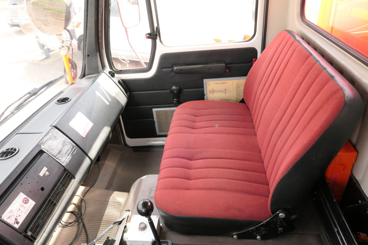 Fire truck MERCEDES-BENZ 1019 AF Rüstwagen 4x4 TOP ZUSTAND: picture 17