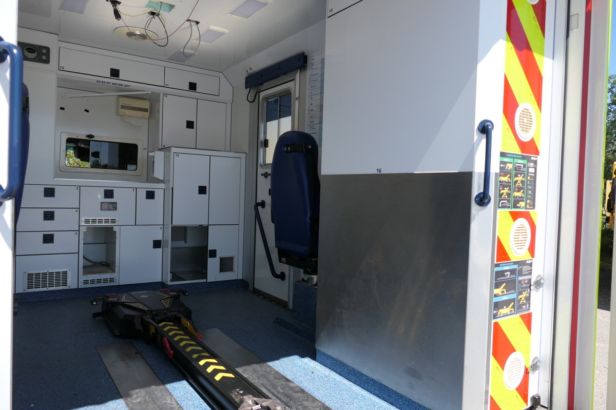 Ambulance MERCEDES-BENZ Sprinter 519 CDI Klima Krankenwagen: picture 15