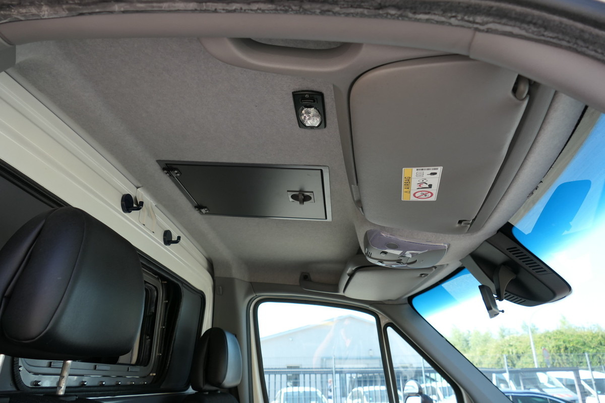 Ambulance MERCEDES-BENZ Sprinter 519 CDI Klima Krankenwagen: picture 9