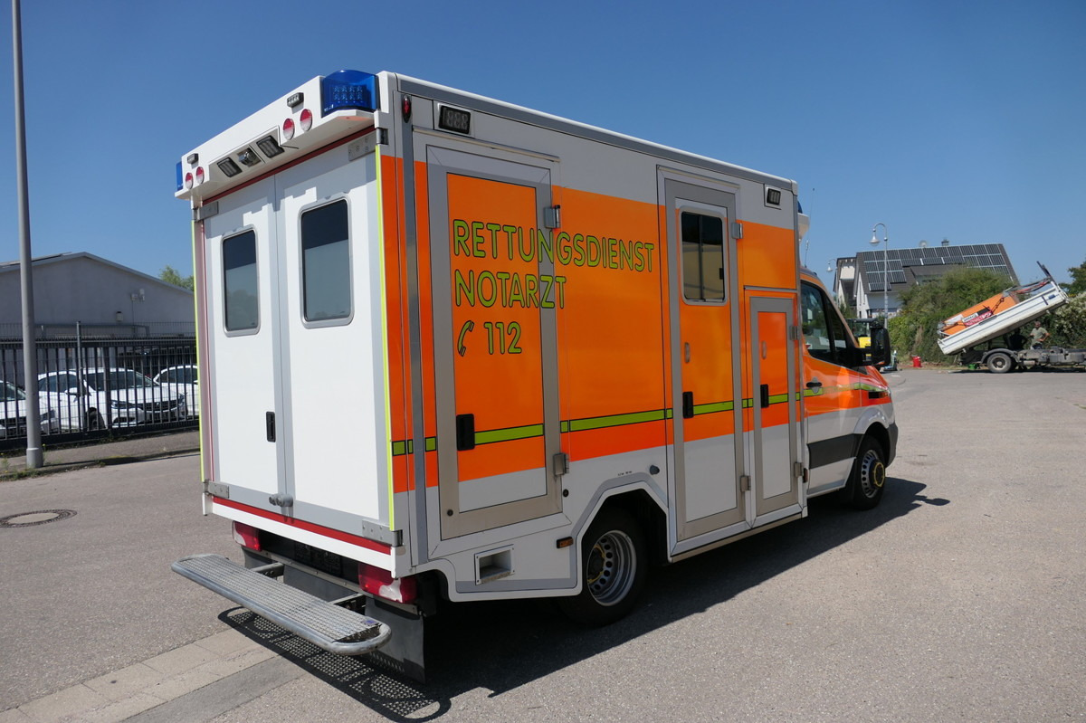 MERCEDES-BENZ Sprinter 519 CDI Klima Krankenwagen - Ambulance: picture 3 MERCEDES-BENZ Sprinter 519 CDI Klima Krankenwagen - Ambulance: picture 3