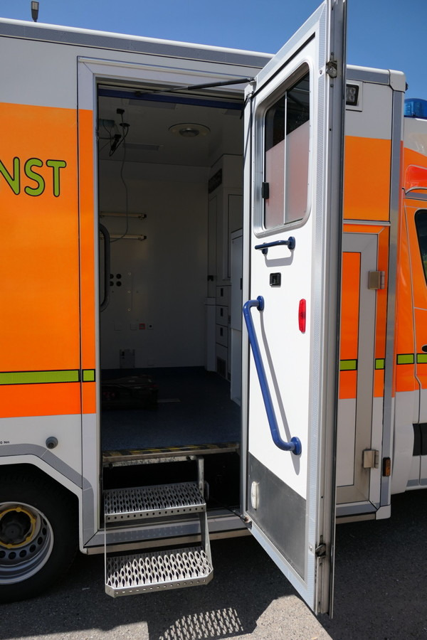 Ambulance MERCEDES-BENZ Sprinter 519 CDI Klima Krankenwagen: picture 11