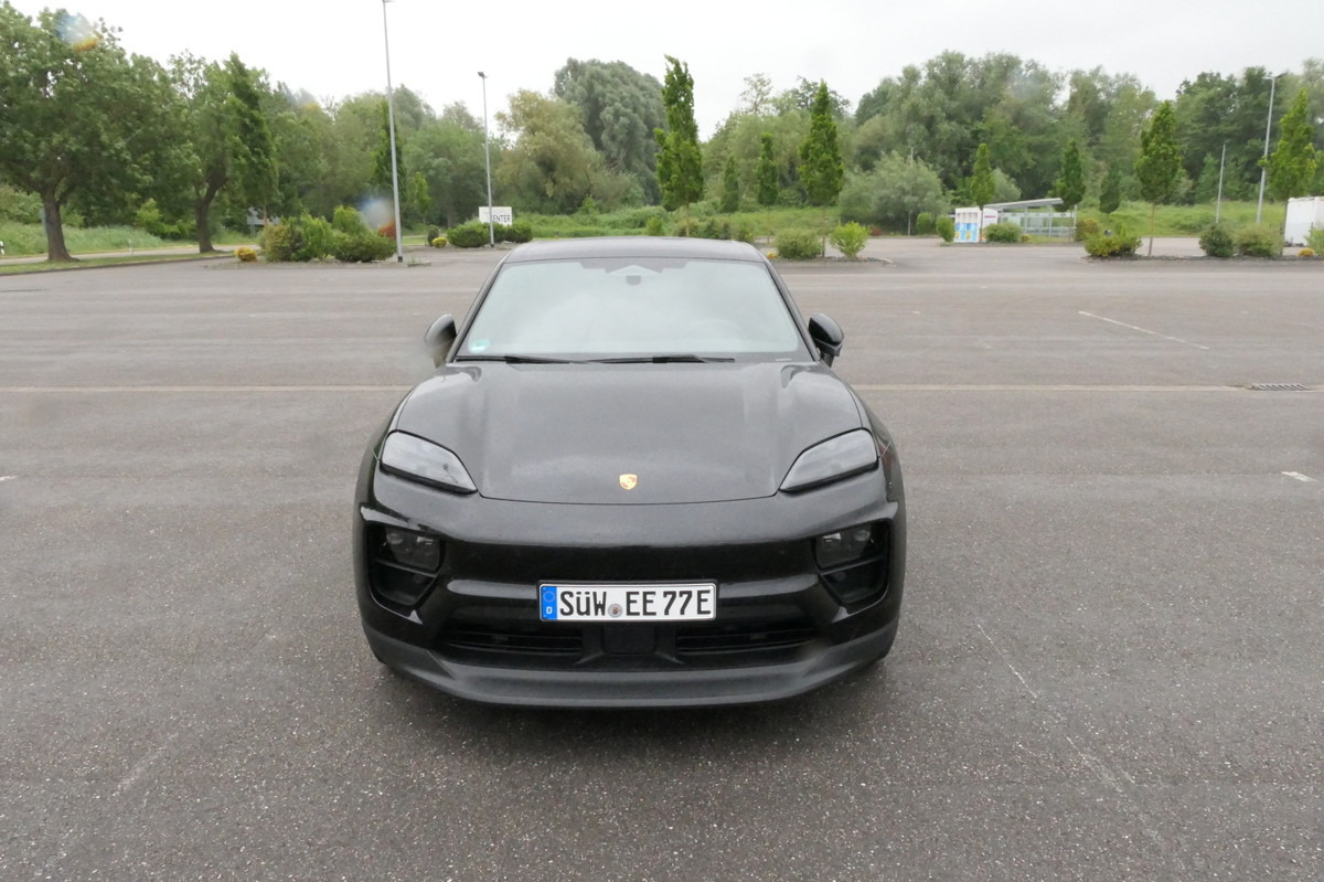 PORSCHE Macan 4 Electric - Bose Soundsystem Kombilimousi - SUV: picture 3 PORSCHE Macan 4 Electric - Bose Soundsystem Kombilimousi - SUV: picture 3