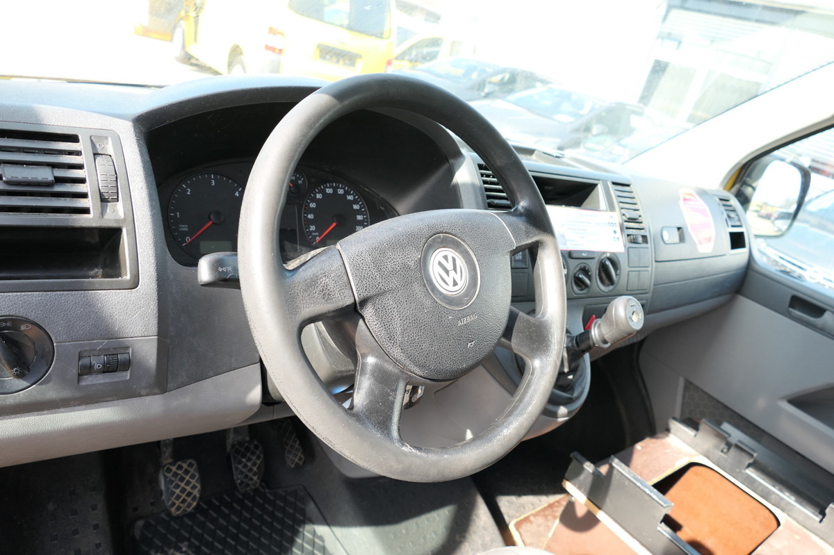 Interior photo 1: Small van VW T5 Transporter 1.9 TDI PARKTRONIK 2xSCHIEBETÜR
