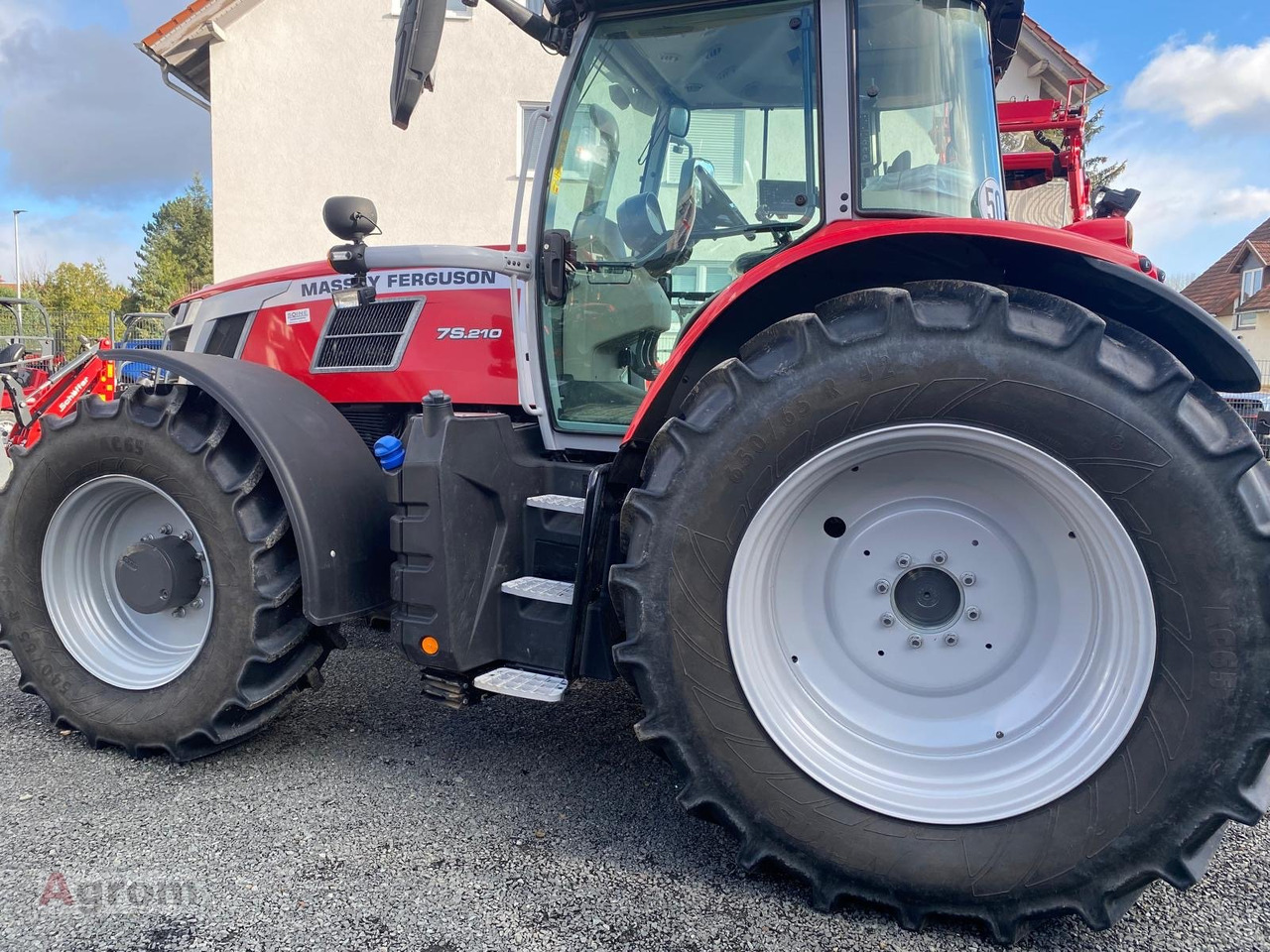 Massey Ferguson 7S.210 Dyna-VT EXCLUSIVE - Farm tractor: picture 5 Massey Ferguson 7S.210 Dyna-VT EXCLUSIVE - Farm tractor: picture 5