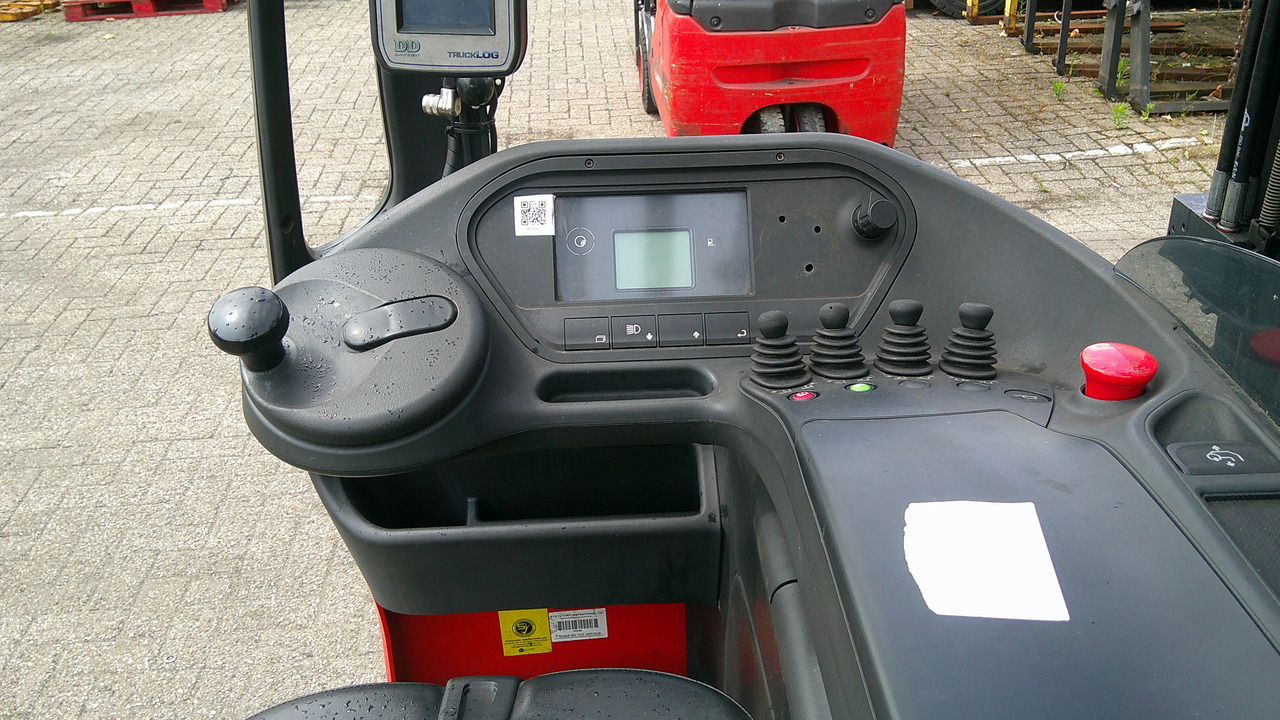 LINDE R16-01 - Reach truck: picture 3 LINDE R16-01 - Reach truck: picture 3