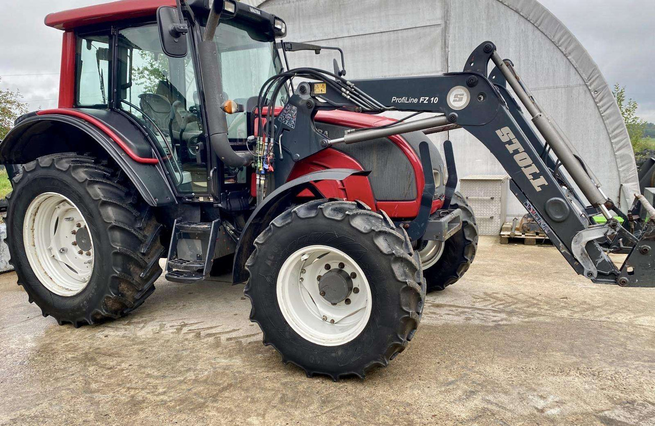 Farm tractor Valtra N101H su front. krautuvu: picture 1