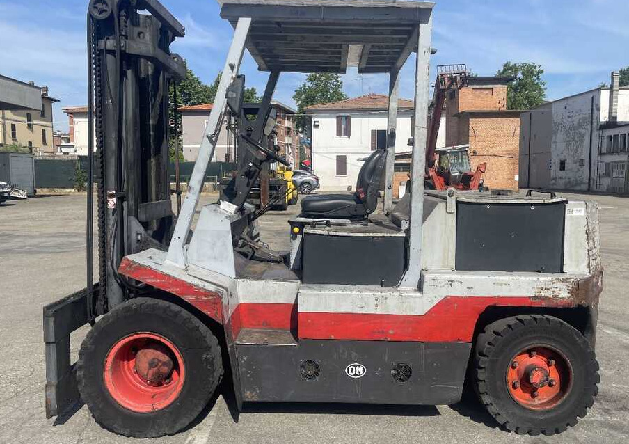 OM E 80 N - Electric forklift: picture 2 OM E 80 N - Electric forklift: picture 2