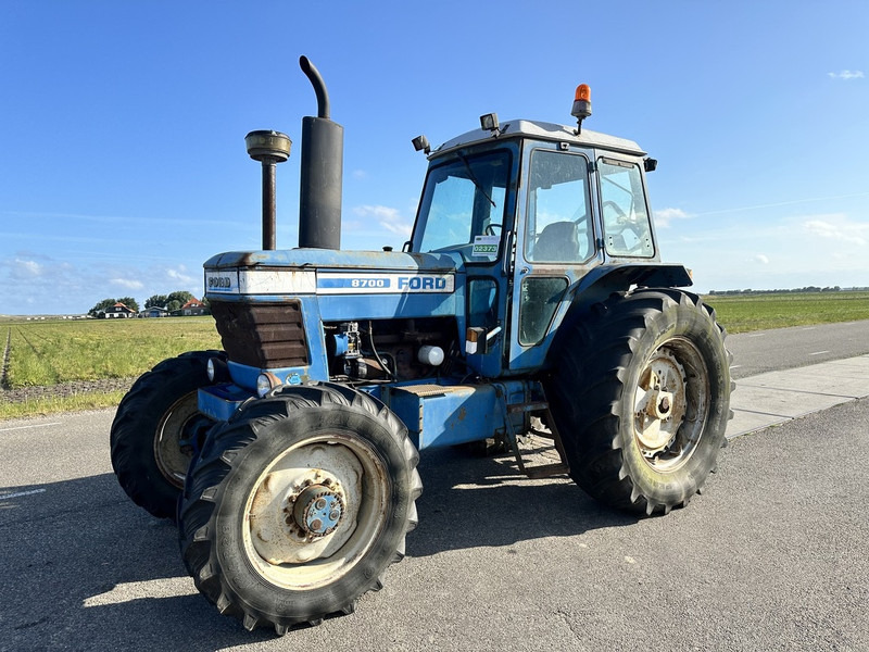 Ford 8700 - Farm tractor: picture 1 Ford 8700 - Farm tractor: picture 1
