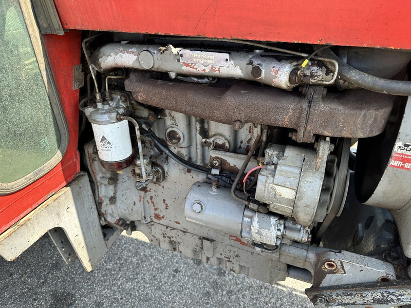 Farm tractor Massey Ferguson 590: picture 10