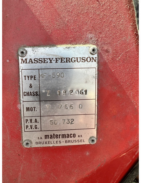 Farm tractor Massey Ferguson 590: picture 11