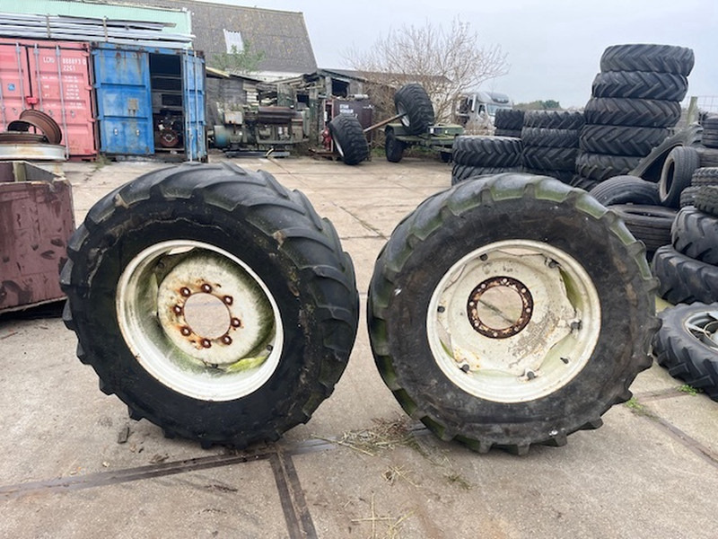 Michelin 480/65 R28 x 108 - Tire: picture 1 Michelin 480/65 R28 x 108 - Tire: picture 1