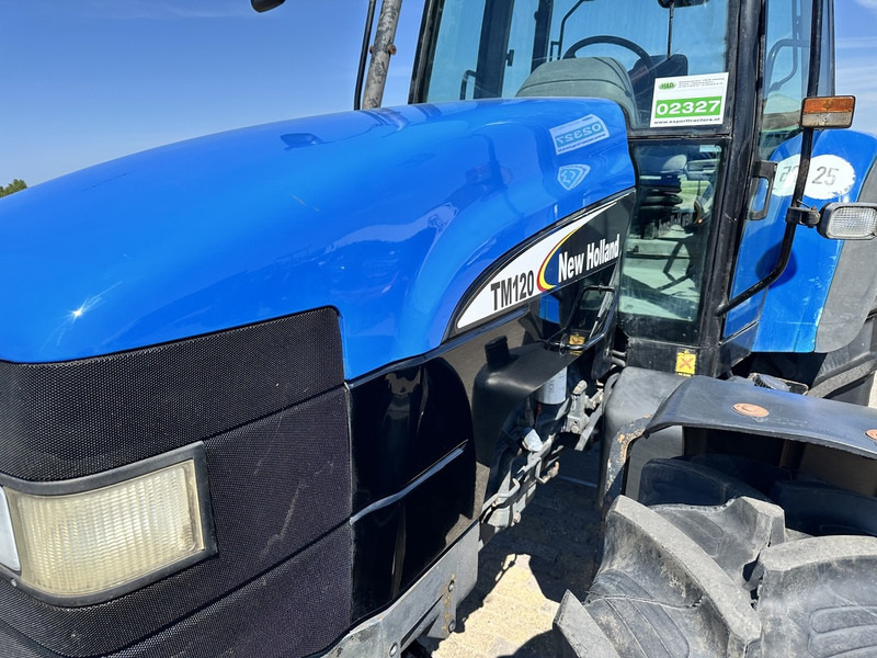 New Holland 8260 - Farm tractor: picture 2 New Holland 8260 - Farm tractor: picture 2
