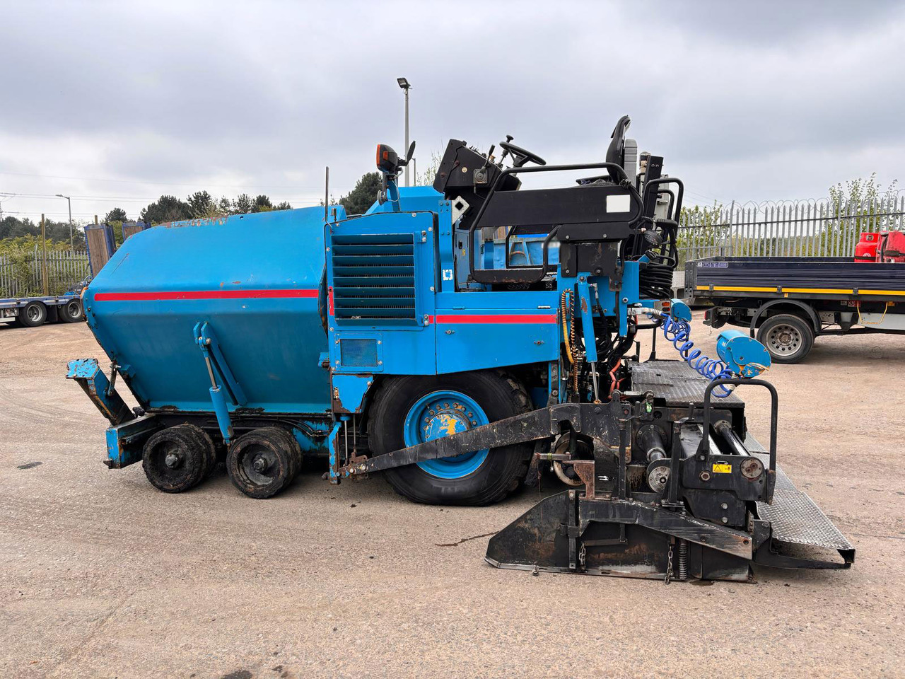 Caterpillar AP300D - Asphalt paver: picture 2 Caterpillar AP300D - Asphalt paver: picture 2