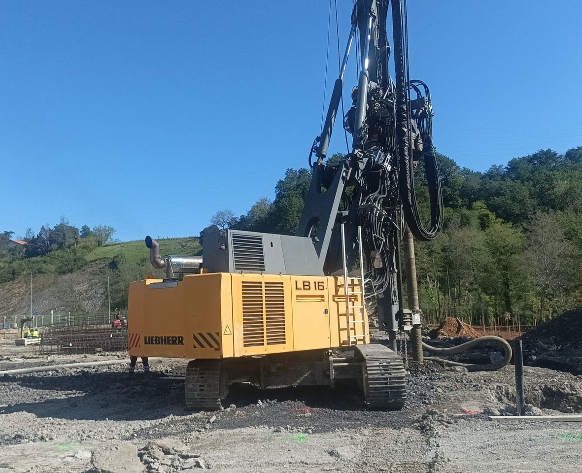 Liebherr LB16 - Pile driver: picture 2 Liebherr LB16 - Pile driver: picture 2