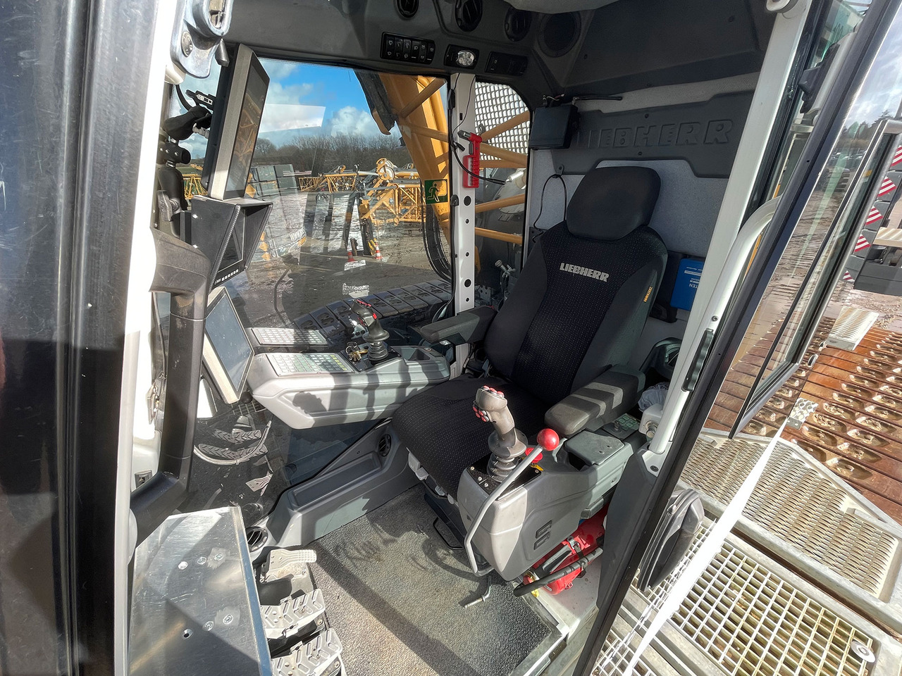 Crawler crane Liebherr LR 1110: picture 7