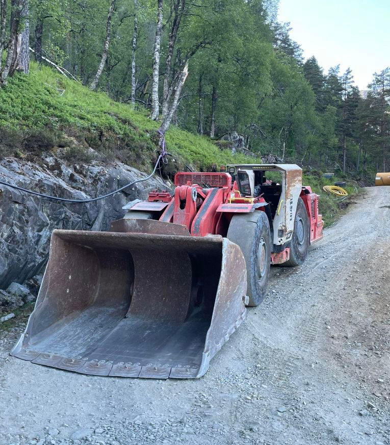 Sandvik LH410 - Mining machinery: picture 1 Sandvik LH410 - Mining machinery: picture 1