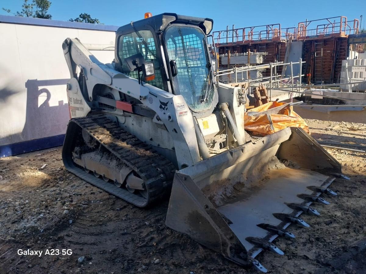 BOBCAT T870 - Compact track loader: picture 1 BOBCAT T870 - Compact track loader: picture 1