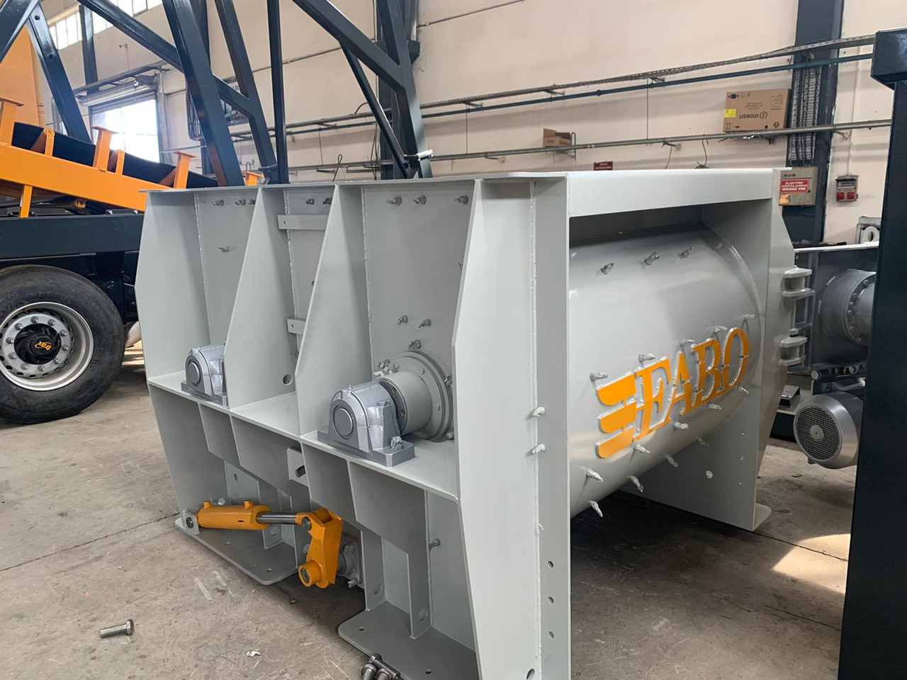 New Concrete mixer FABO twin shaft mixer: picture 5