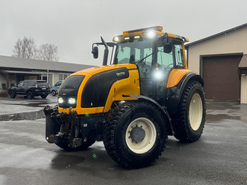 Valtra M150-4 - Farm tractor: picture 1 Valtra M150-4 - Farm tractor: picture 1