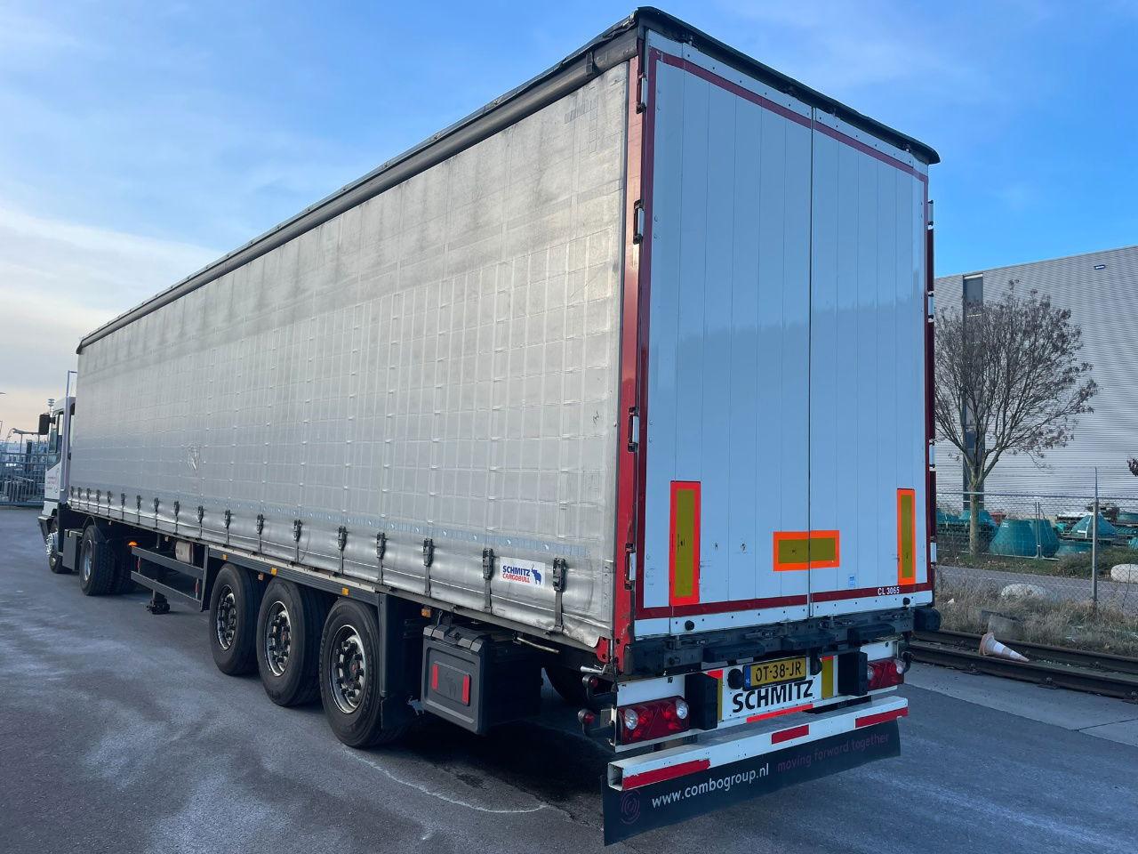 Schmitz Cargobull SCB-S3T EN 12642-XL / Allu borden / disc brakes / 2 x toolbox / tuf 4-2026 - Curtainsider semi-trailer: picture 3 Schmitz Cargobull SCB-S3T EN 12642-XL / Allu borden / disc brakes / 2 x toolbox / tuf 4-2026 - Curtainsider semi-trailer: picture 3