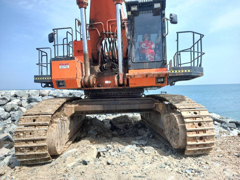 Hitachi EX1200-6 28m ( Abu Dhabi ) - Excavator: picture 5 Hitachi EX1200-6 28m ( Abu Dhabi ) - Excavator: picture 5