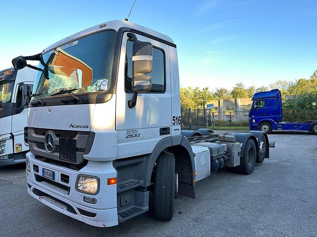 Mercedes-Benz ACTROS 2532 - Cab chassis truck: picture 2 Mercedes-Benz ACTROS 2532 - Cab chassis truck: picture 2