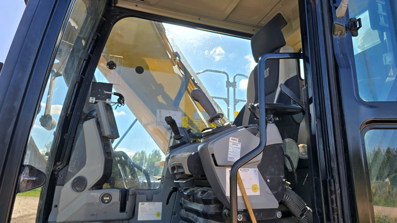 Crawler excavator CATERPILLAR 324E: picture 15