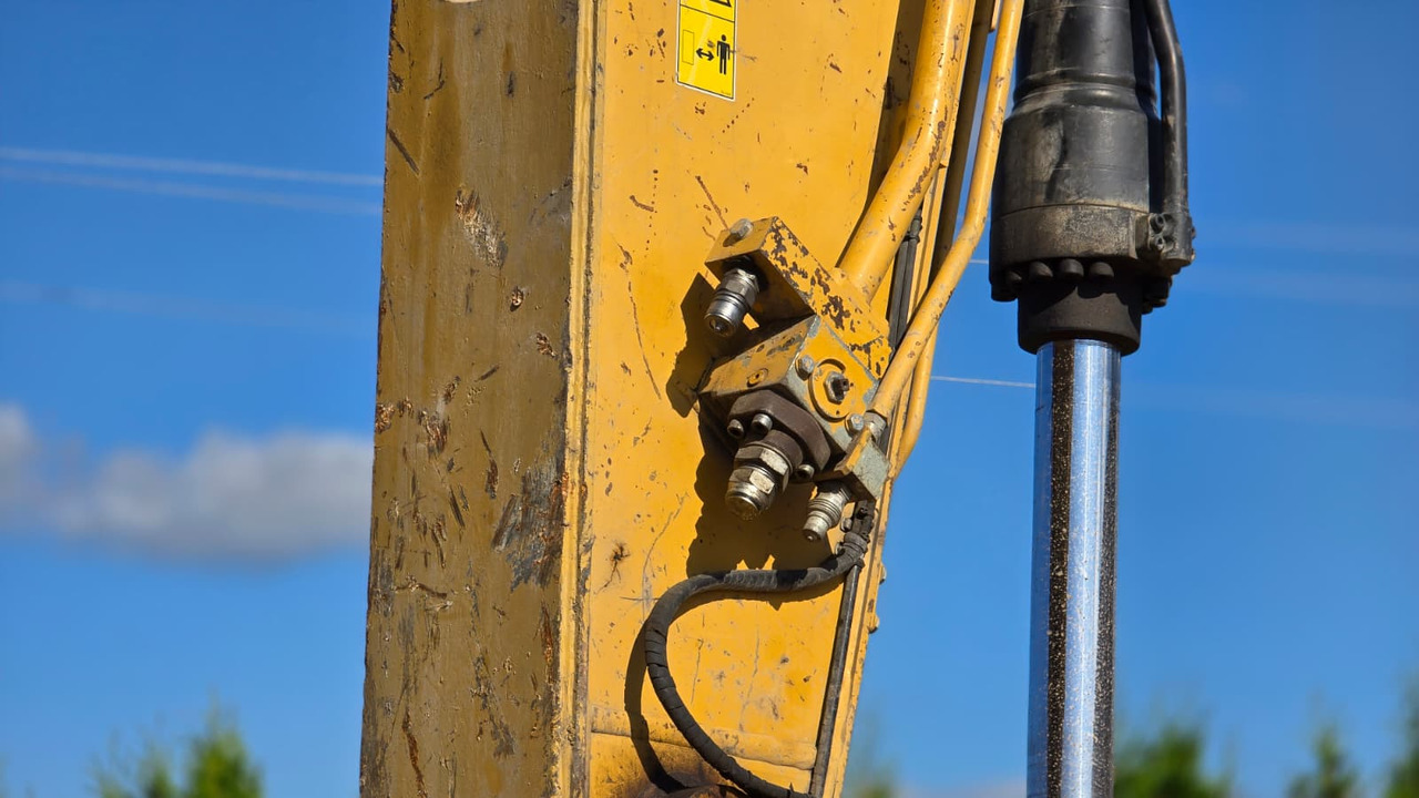 Crawler excavator CATERPILLAR 324E: picture 13