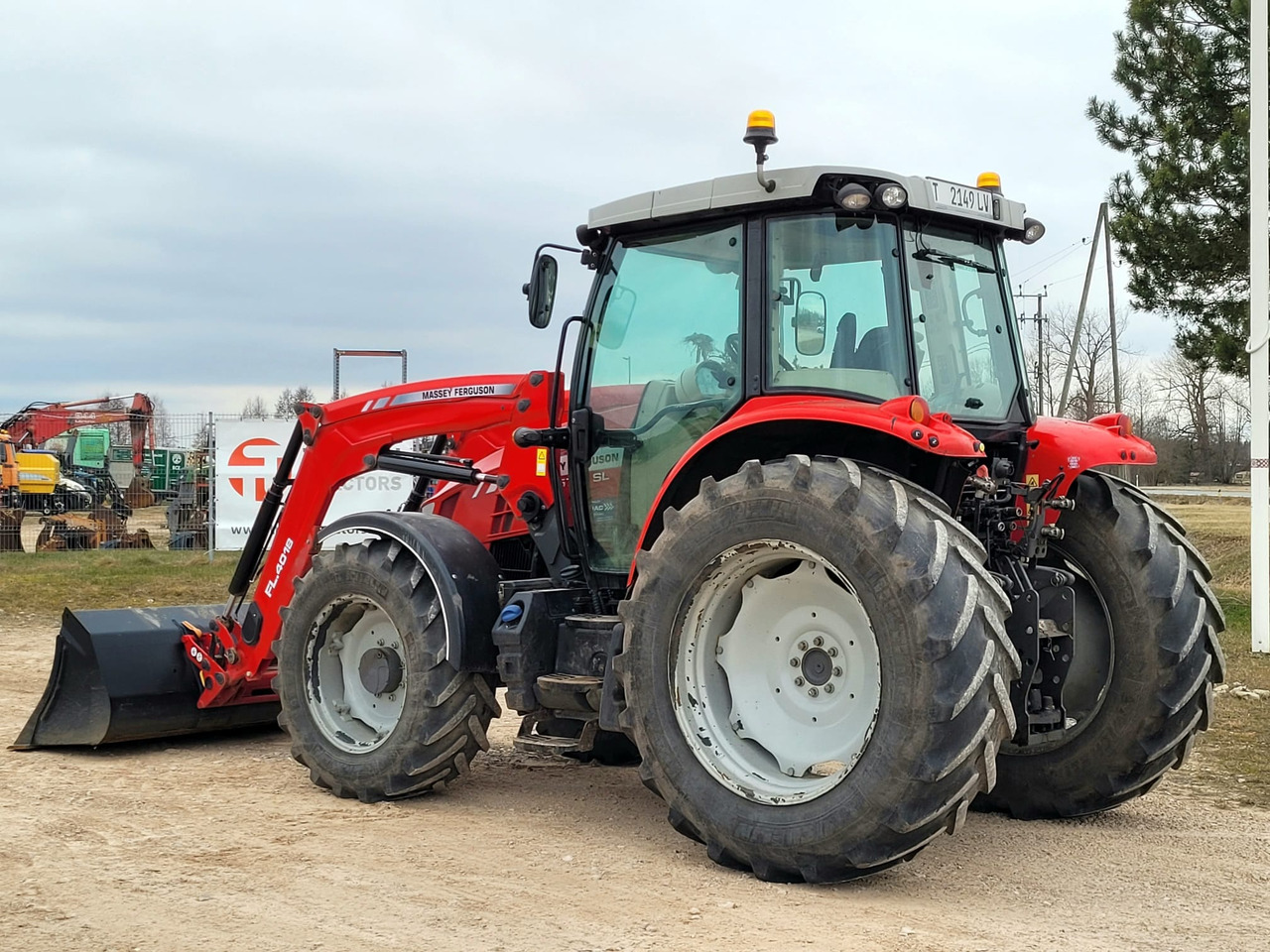 Massey Ferguson 5711 Dyna 4 - Farm tractor: picture 4 Massey Ferguson 5711 Dyna 4 - Farm tractor: picture 4