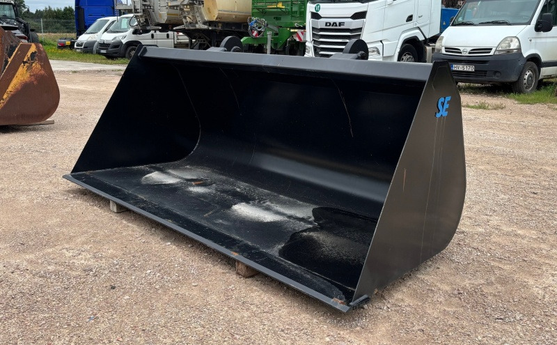 Volvo BM 2400mm - Loader bucket for Wheel loader: picture 3 Volvo BM 2400mm - Loader bucket for Wheel loader: picture 3