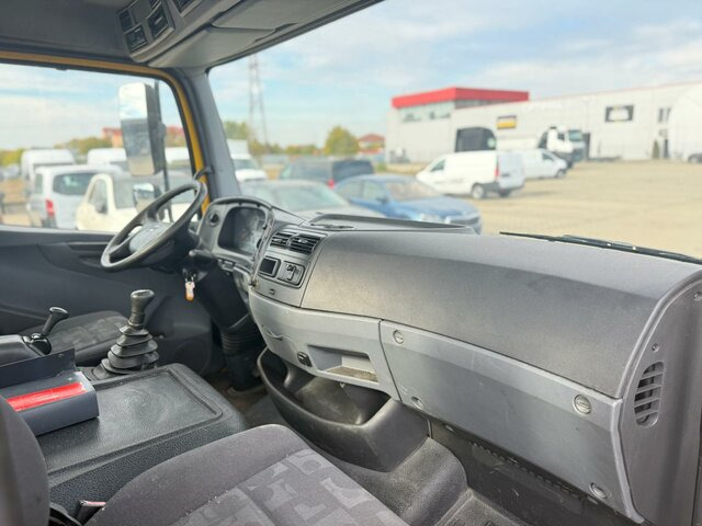 MERCEDES-BENZ Atego 1022 L Pritsche / Klima / Tachograph... - Tow truck: picture 4 MERCEDES-BENZ Atego 1022 L Pritsche / Klima / Tachograph... - Tow truck: picture 4