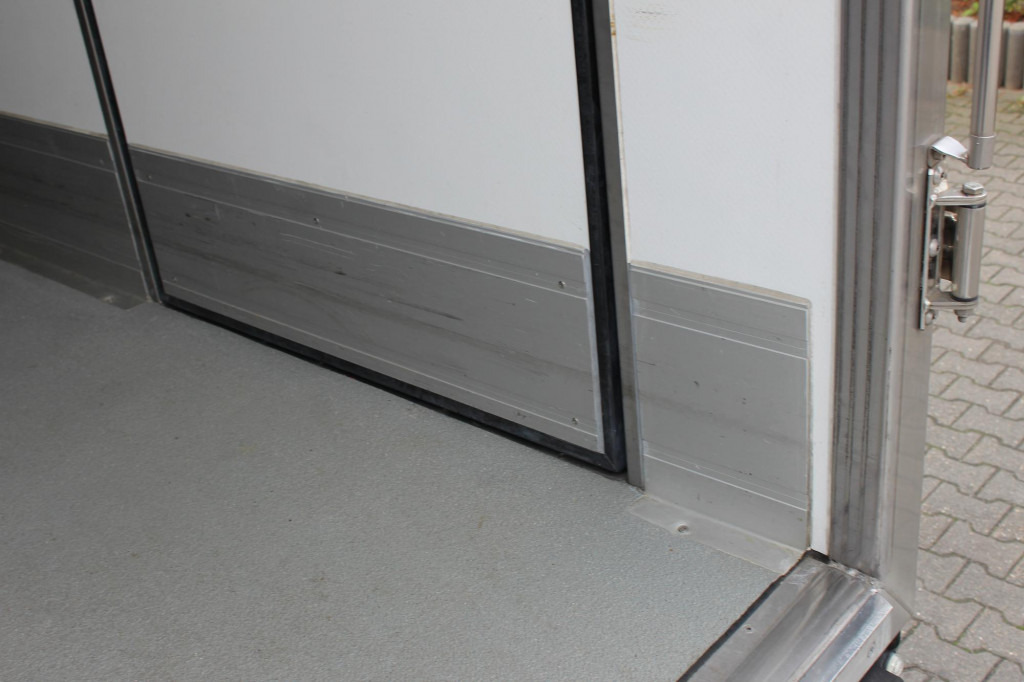 Mercedes-Benz Atego 1024 E6 TK T-1000R Strom Tür+LBW Nur 85Tkm - Refrigerator truck: picture 4 Mercedes-Benz Atego 1024 E6 TK T-1000R Strom Tür+LBW Nur 85Tkm - Refrigerator truck: picture 4