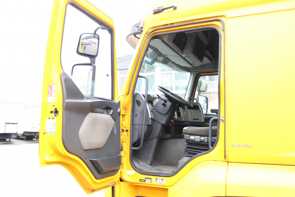 Renault Premium 380DXi BDF Schlafkabine LBW AHK 298 TKm - Cab chassis truck: picture 4 Renault Premium 380DXi BDF Schlafkabine LBW AHK 298 TKm - Cab chassis truck: picture 4