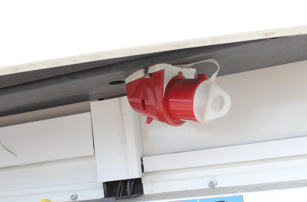 SCHMITZ Bi-Multi-Temp. TW Rolltor Lenkachse Rent-Miete - Refrigerator semi-trailer: picture 5 SCHMITZ Bi-Multi-Temp. TW Rolltor Lenkachse Rent-Miete - Refrigerator semi-trailer: picture 5