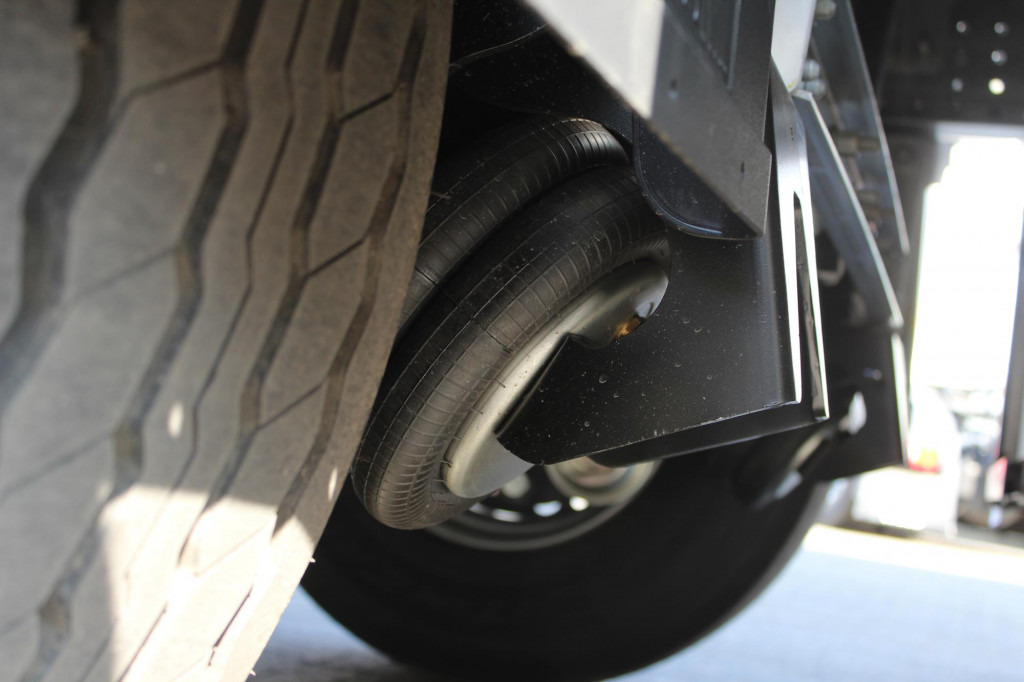 SCHMITZ Koffer 2,7h DS Ladebordwand MIETE - RENT - Closed box semi-trailer: picture 5 SCHMITZ Koffer 2,7h DS Ladebordwand MIETE - RENT - Closed box semi-trailer: picture 5