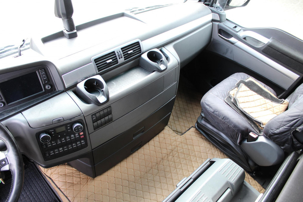 Tractor unit MAN TGX 480 XXL Retarder Standklima 2Tanks Navi: picture 6 Tractor unit MAN TGX 480 XXL Retarder Standklima 2Tanks Navi: picture 6