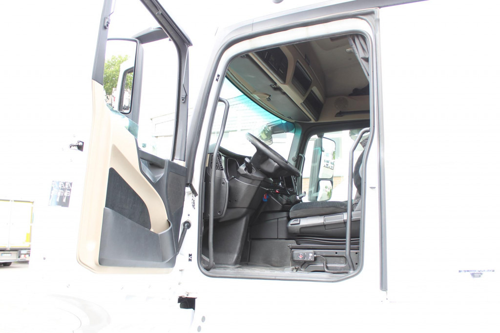 Tractor unit Mercedes-Benz Actros 1843 E6 Kühlbox   ACC   LDW: picture 15