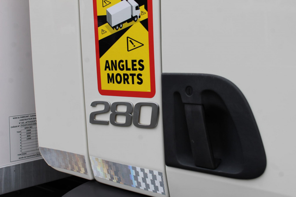 Refrigerator truck Volvo FE 280  CS 850   Fleisch   Meat   Viande   Strom: picture 6