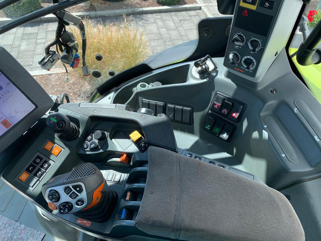 Lease a CLAAS Axion 930 CMATIC, 354 PS, Baujahr 2017 CLAAS Axion 930 CMATIC, 354 PS, Baujahr 2017: picture 12