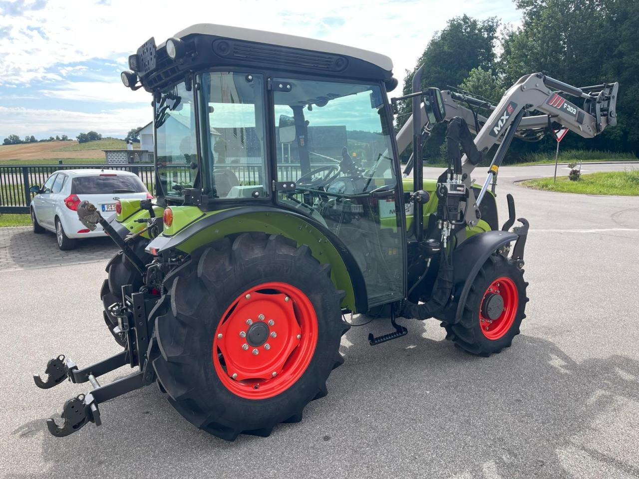 CLAAS Nexos 210, neuwertig, mit Frontlader und Frontzapfwelle, 236 Betriebsstunden - Farm tractor: picture 5 CLAAS Nexos 210, neuwertig, mit Frontlader und Frontzapfwelle, 236 Betriebsstunden - Farm tractor: picture 5