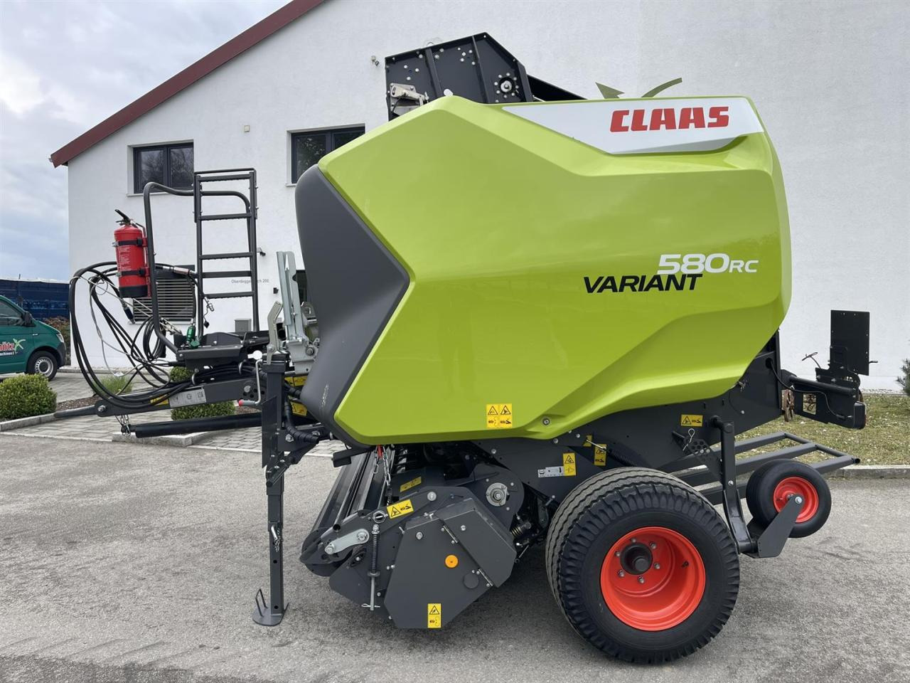 CLAAS neuwertige Rundballenpresse Variant 580 RC Pro, ca. 1003 Ballen, Bj. 2023 - Round baler: picture 2 CLAAS neuwertige Rundballenpresse Variant 580 RC Pro, ca. 1003 Ballen, Bj. 2023 - Round baler: picture 2