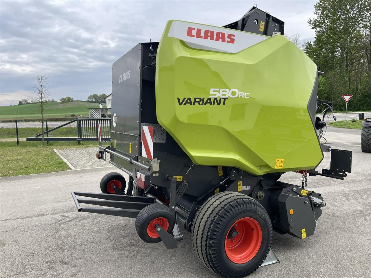 CLAAS neuwertige Rundballenpresse Variant 580 RC Pro, ca. 1003 Ballen, Bj. 2023 - Round baler: picture 5 CLAAS neuwertige Rundballenpresse Variant 580 RC Pro, ca. 1003 Ballen, Bj. 2023 - Round baler: picture 5