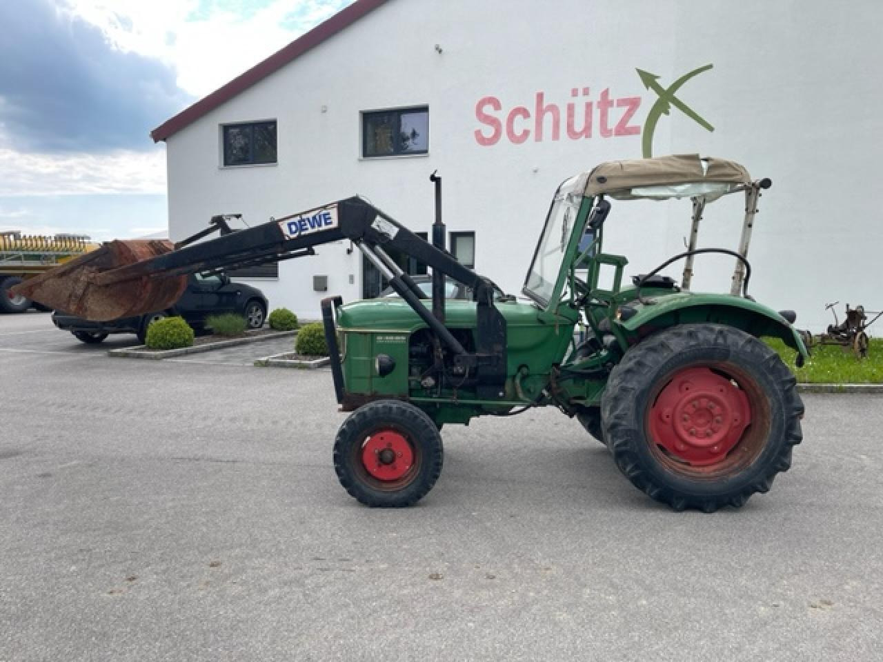 Deutz-Fahr D 4005 mit Frontlader / Oldtimer - Farm tractor: picture 1 Deutz-Fahr D 4005 mit Frontlader / Oldtimer - Farm tractor: picture 1