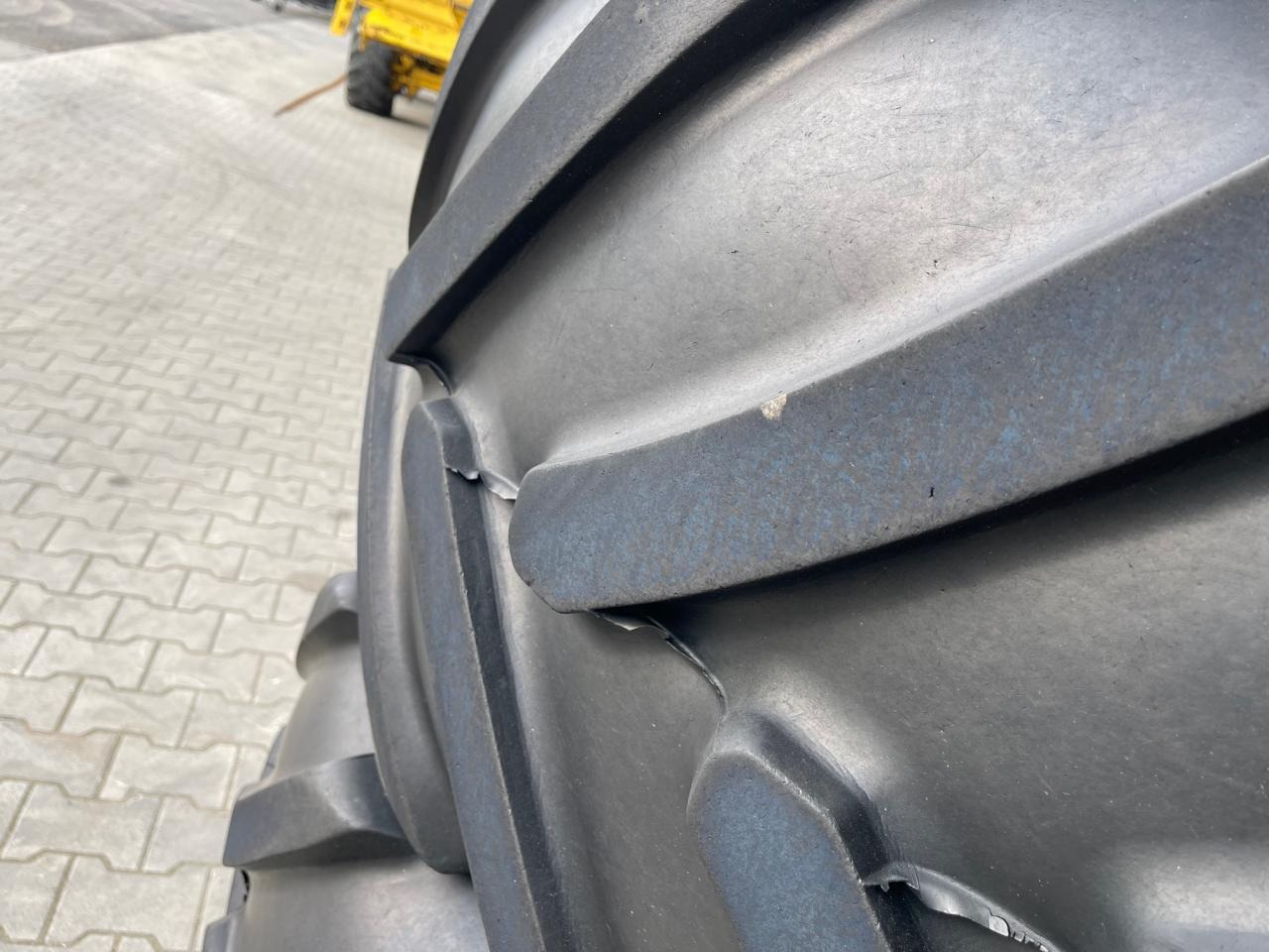 John Deere 6R250 Kompletträder 650/65 R42, Bridgestone, aus 2019 - Farm tractor: picture 5 John Deere 6R250 Kompletträder 650/65 R42, Bridgestone, aus 2019 - Farm tractor: picture 5