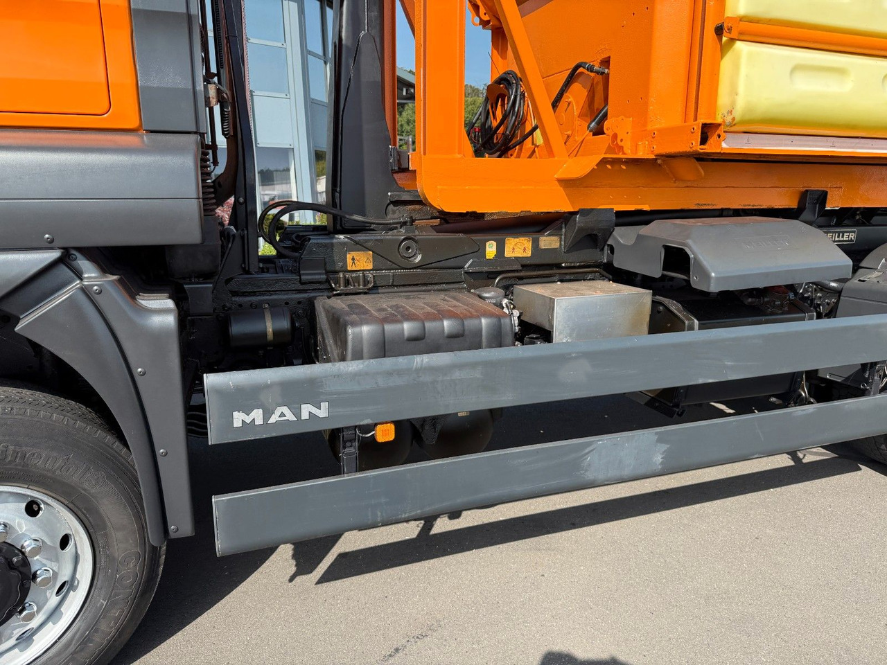 MAN TGA 18.350 4x4 Meiler Abroller RK 14.45 Winterd. - Hook lift truck: picture 5 MAN TGA 18.350 4x4 Meiler Abroller RK 14.45 Winterd. - Hook lift truck: picture 5