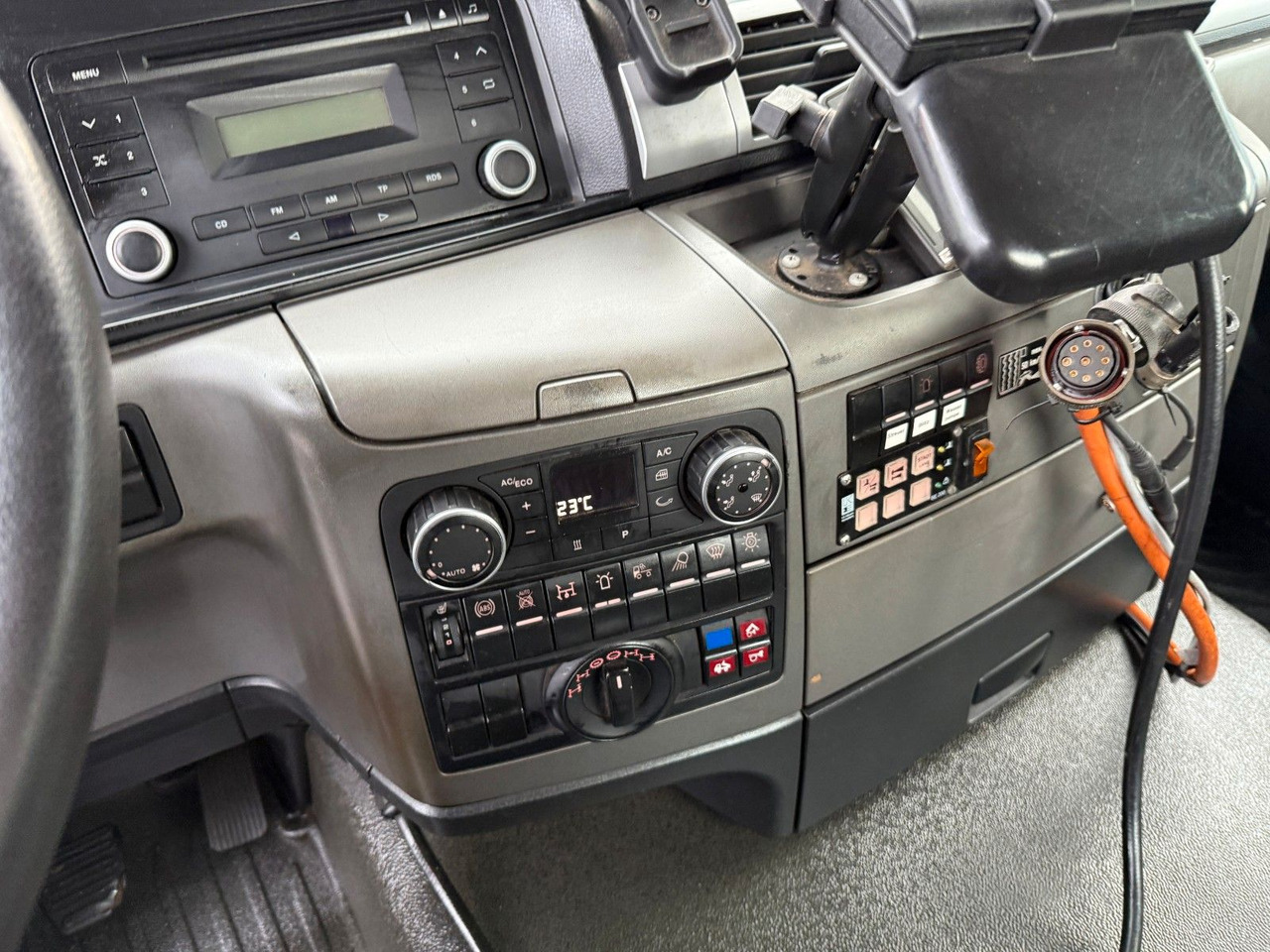 MAN TGS 18.360 4x4 Winterdienst Meiller Abroller - Hook lift truck: picture 5 MAN TGS 18.360 4x4 Winterdienst Meiller Abroller - Hook lift truck: picture 5