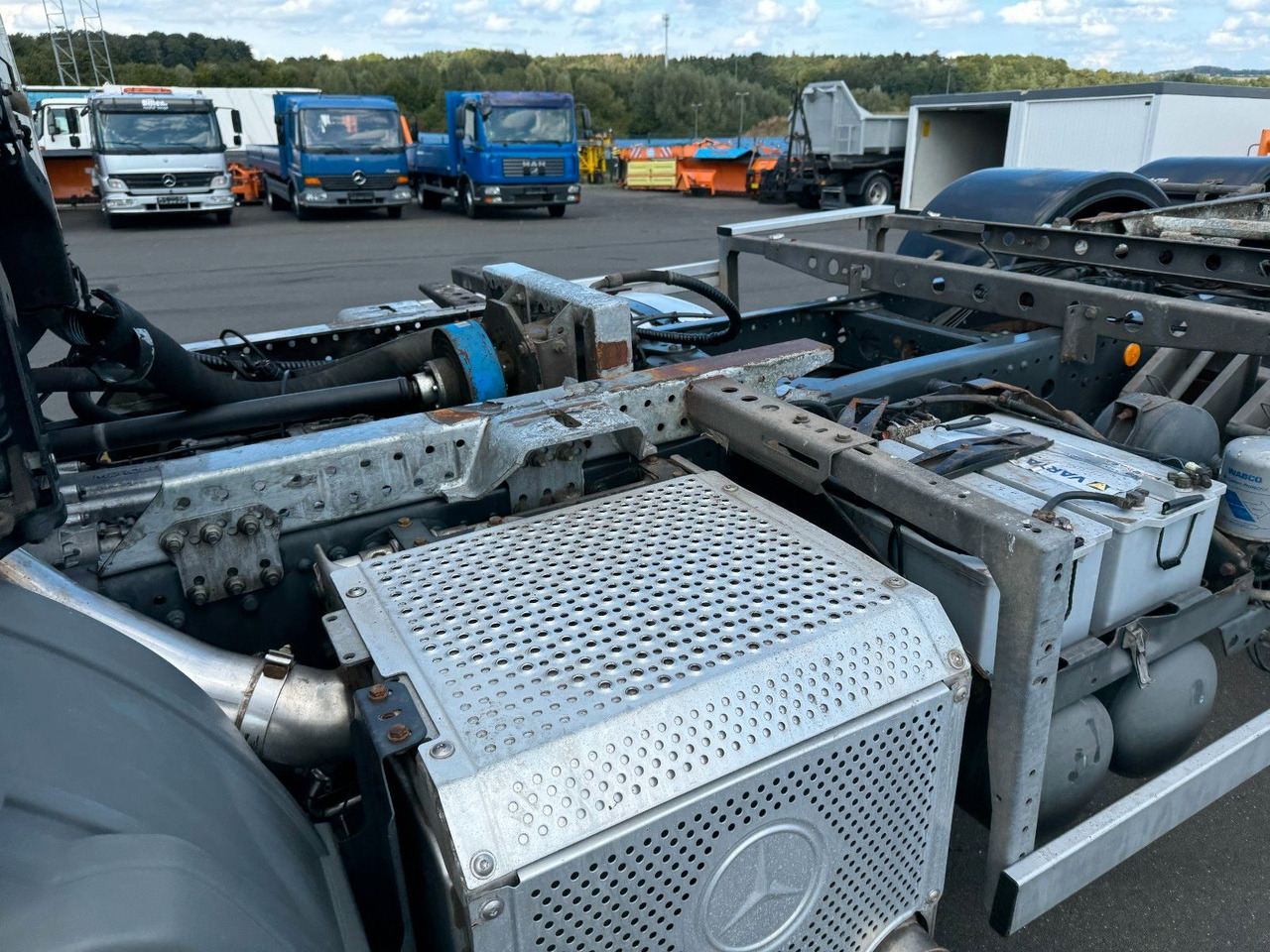 Mercedes-Benz Actros 2532 6x2 Fahrgestell Liftachse Lenkachse Mercedes-Benz Actros 2532 6x2 Fahrgestell Liftachse Lenkachse - Cab chassis truck: picture 4 Mercedes-Benz Actros 2532 6x2 Fahrgestell Liftachse Lenkachse Mercedes-Benz Actros 2532 6x2 Fahrgestell Liftachse Lenkachse - Cab chassis truck: picture 4