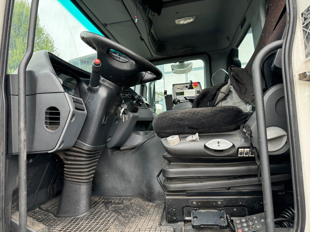 Cab chassis truck Mercedes-Benz Actros 2532 6x2 MP 3 Fahrgestell Mercedes-Benz Actros 2532 6x2 MP 3 Fahrgestell: picture 12